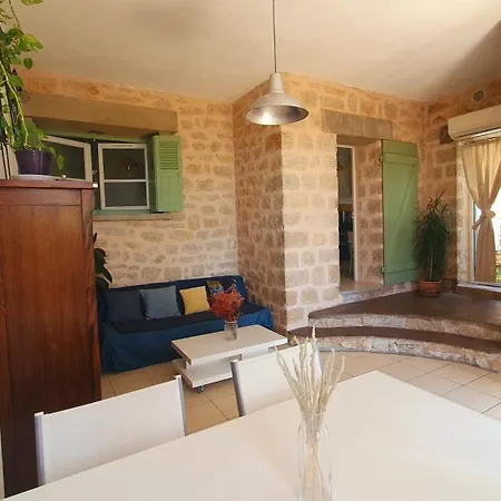 Apartment Avec Jardin Dans Rocaille