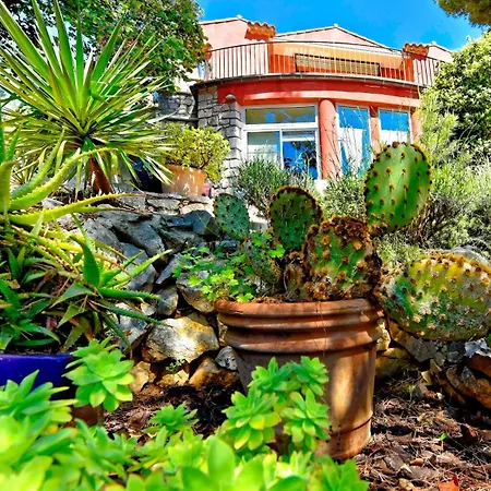 Apartment Avec Jardin Dans Rocaille Cassis